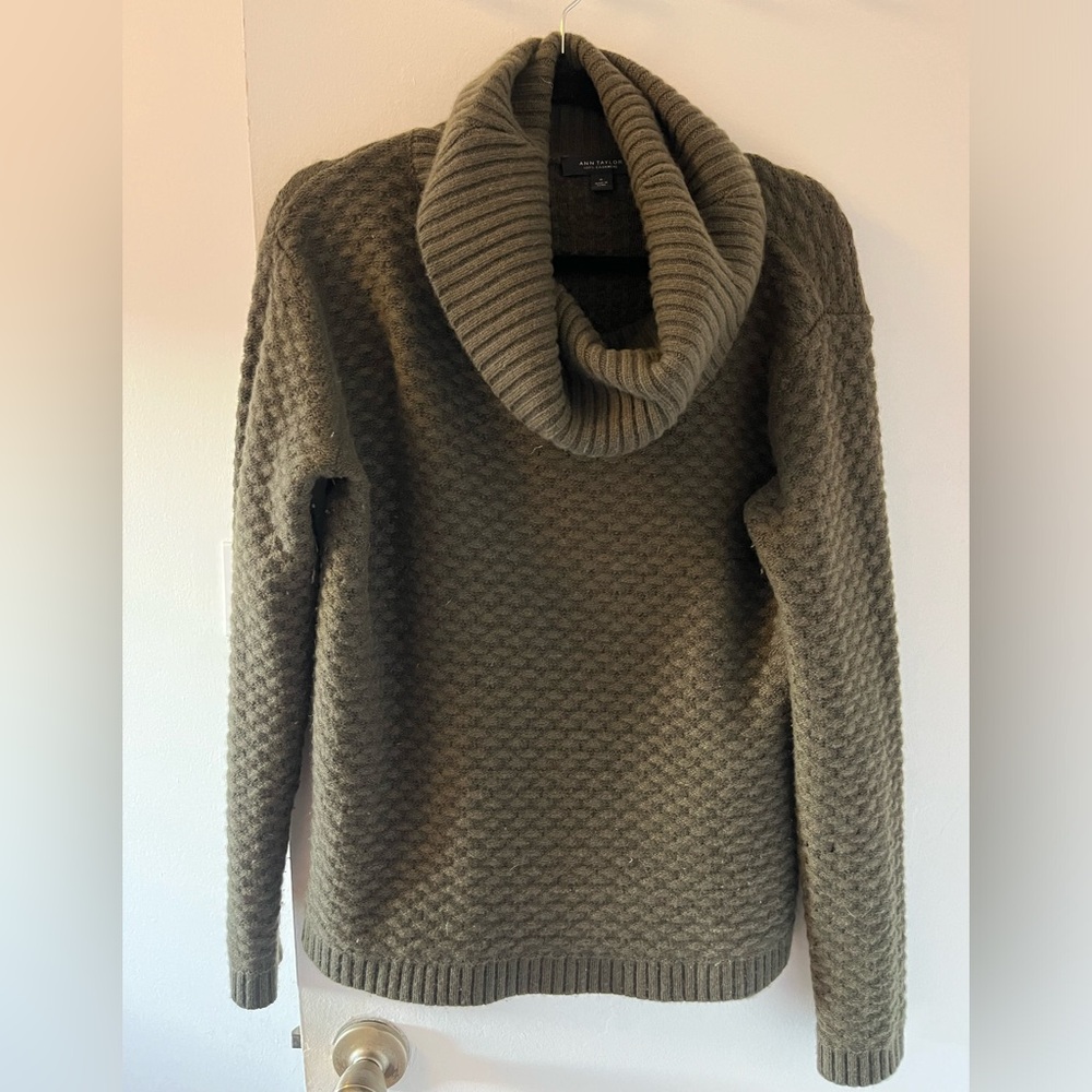 Ann Taylor Cashmere Cowl Neck Sweater Green size M